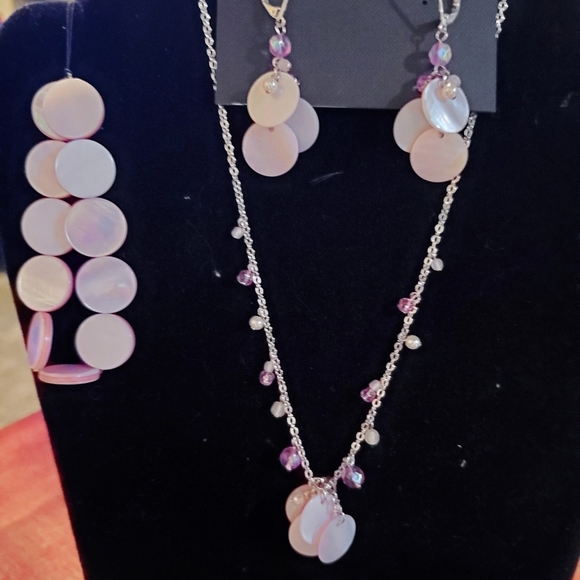 Cookie Lee Women's Three-Piece Genuine Shell Jewelry Set NWT - Picture 4 of 8